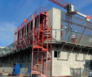 Le bâtiment de gestion de crise de la centrale nucléaire du Tricastin (Drôme) est en cours de construction.